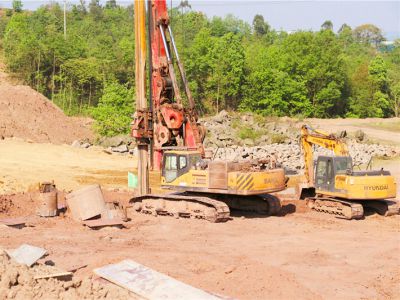 破土動工始于足下，三通一平工程順利 