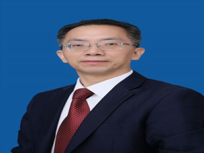 汪繼波:中學(xué)數(shù)學(xué)高級教師，曾任副校長、教導(dǎo)主任，年擔(dān)任年級主任、歷任高中數(shù)學(xué)教研組長、備課組長、班主任，廣州市白云區(qū)高三中心組成員等。多次獲教學(xué)成果一等獎(jiǎng)，數(shù)名學(xué)生考入北大、清華、浙大、復(fù)旦、中大、武大等名校，曾獲市級“優(yōu)秀教師”、“優(yōu)質(zhì)課”競賽市級一等獎(jiǎng)、省級二等獎(jiǎng)，數(shù)學(xué)競賽省級“優(yōu)秀輔導(dǎo)教師”，“優(yōu)秀班主任”，等等。20多篇數(shù)學(xué)論文公開發(fā)表，其中2篇被中國人民大學(xué)《高中數(shù)學(xué)教與學(xué)》全文轉(zhuǎn)載。