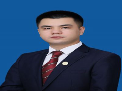 榮元長中學(xué)地理教師，畢業(yè)于西南大學(xué)，曾在成都金堂實驗中學(xué)工作三年，從事高中地理教學(xué)工作。獲得成都市教師微課大賽二等獎，所教高中畢業(yè)班成績優(yōu)異。后就職于深圳，期間外派東南亞兩年，擔(dān)任參加全國聯(lián)考的華僑生、港澳臺學(xué)生地理教學(xué)工作，所負責(zé)項目組連續(xù)四學(xué)期零投訴。 