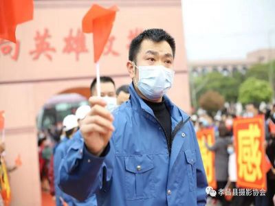 榜樣的力量2：逆行“請戰(zhàn)”湖北，妻子為他點贊！